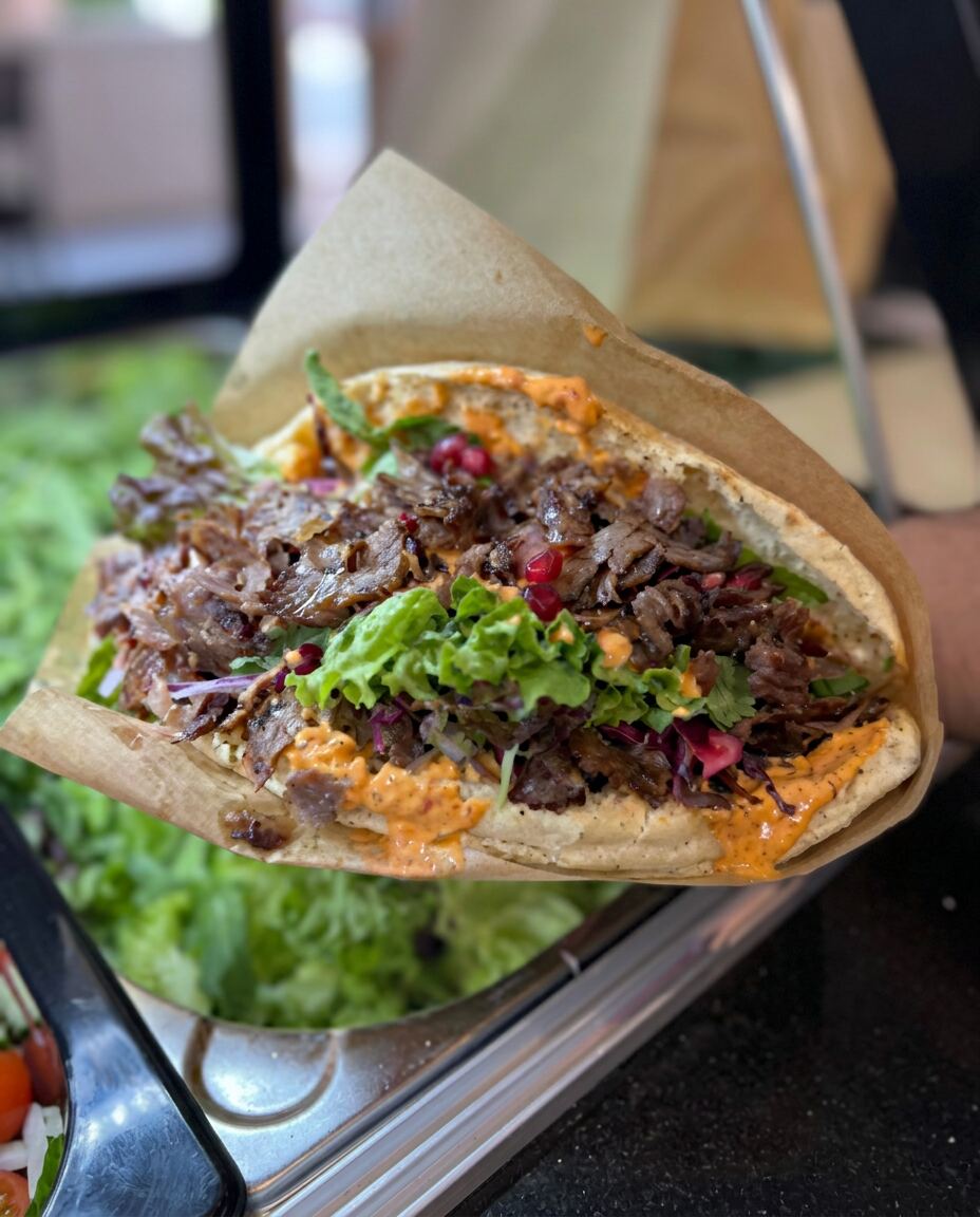 Original Steak Döner im Brot mit frischem Salat