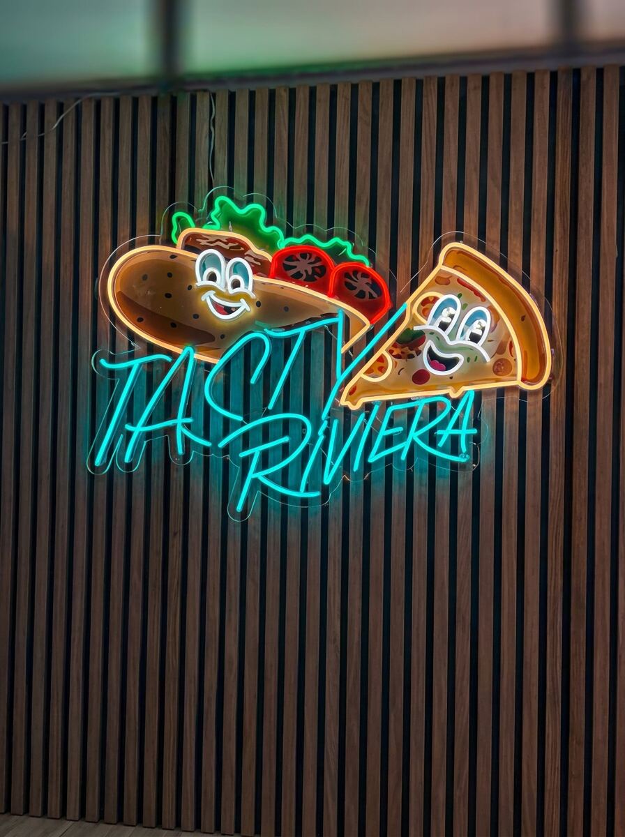 Neon-Logo von Tasty Riviera im Restaurant